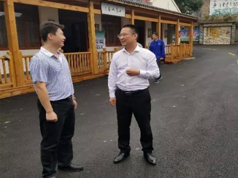 董事長(cháng)趙加波親臨石子口村扶貧